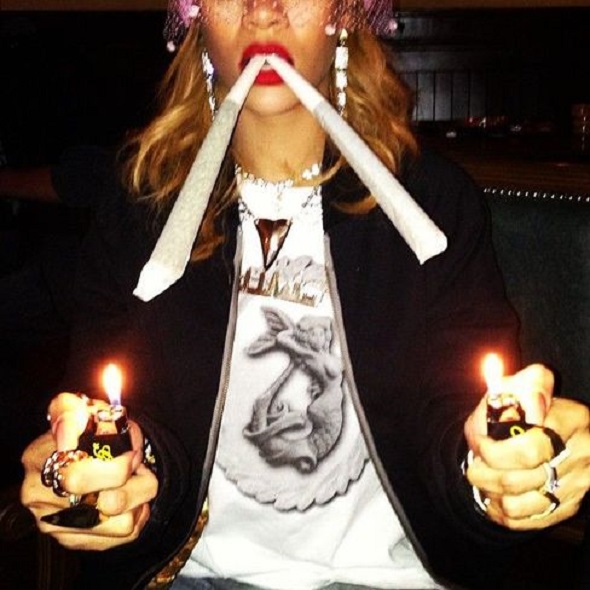 Rihanna e Maconha: Veja o ensaio fotográfico - Smoke Buddies