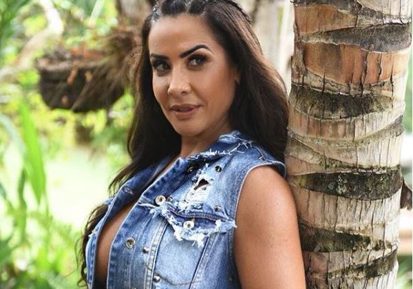 Scheila Carvalho Exibe Corpo Sarado Ao Completar 47 Anos E Faz