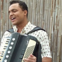 Pré-estreia ao som de sanfona no São Luiz