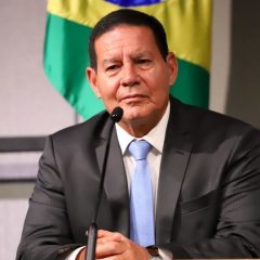Hamilton Mourão toma remédios que foram indicados pelo presidente Jair Bolsonaro