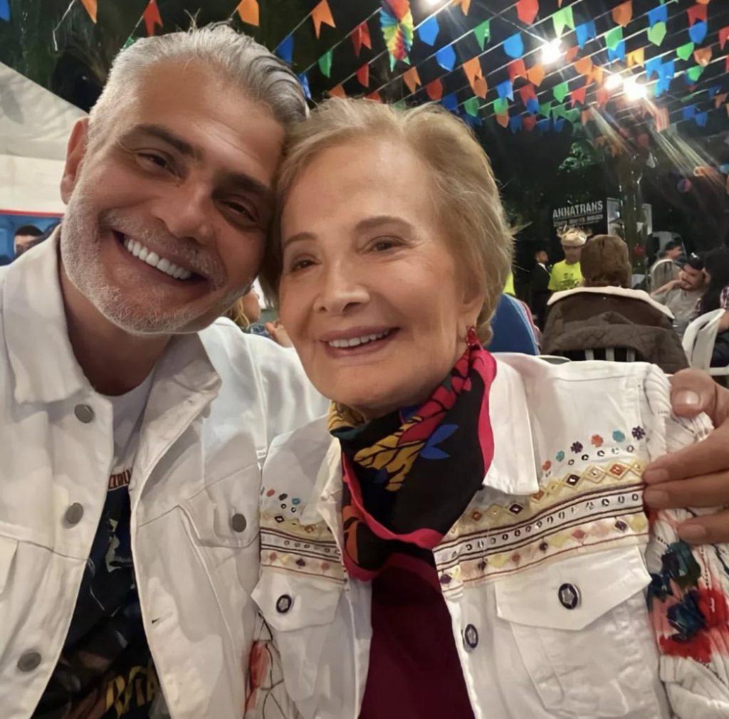 Glória Menezes Completa 88 Anos E Aparece Em Clique Inédito João Alberto Blog 